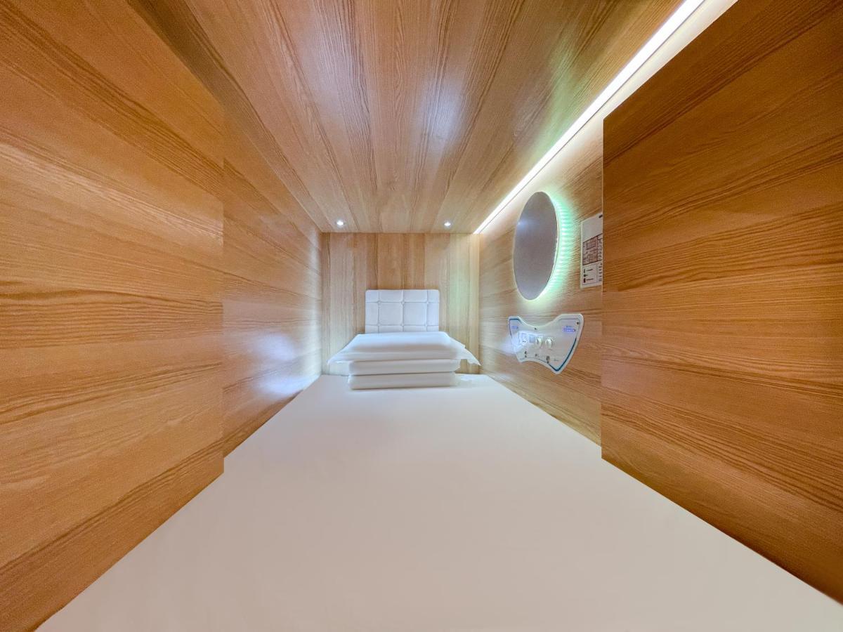 Airone Capsule Hotel Hobart Exterior foto